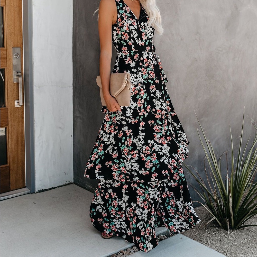 Gorgeous dress brand new!!! Doesn’t fit me